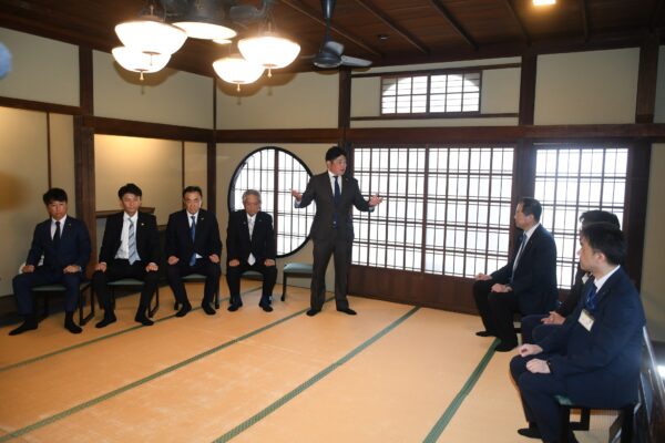 松山道後ライオンズクラブ結成65周年記念　記念品・感謝状贈呈式