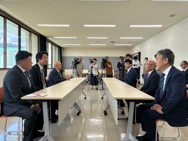 松山道後ライオンズクラブ結成65周年記念　寄付金贈呈式