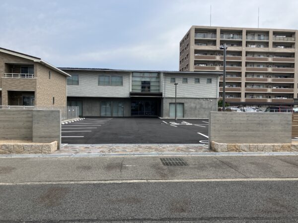 建物完成引渡し（株式会社荒谷建設コンサルタント四国支社）